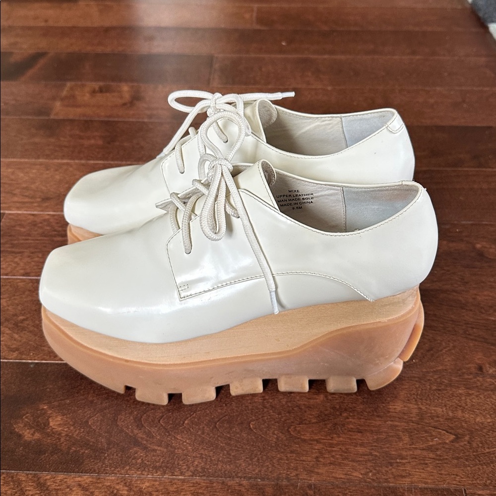 Jeffrey Campbell White Platform Lace-Up Oxfords: 9.5